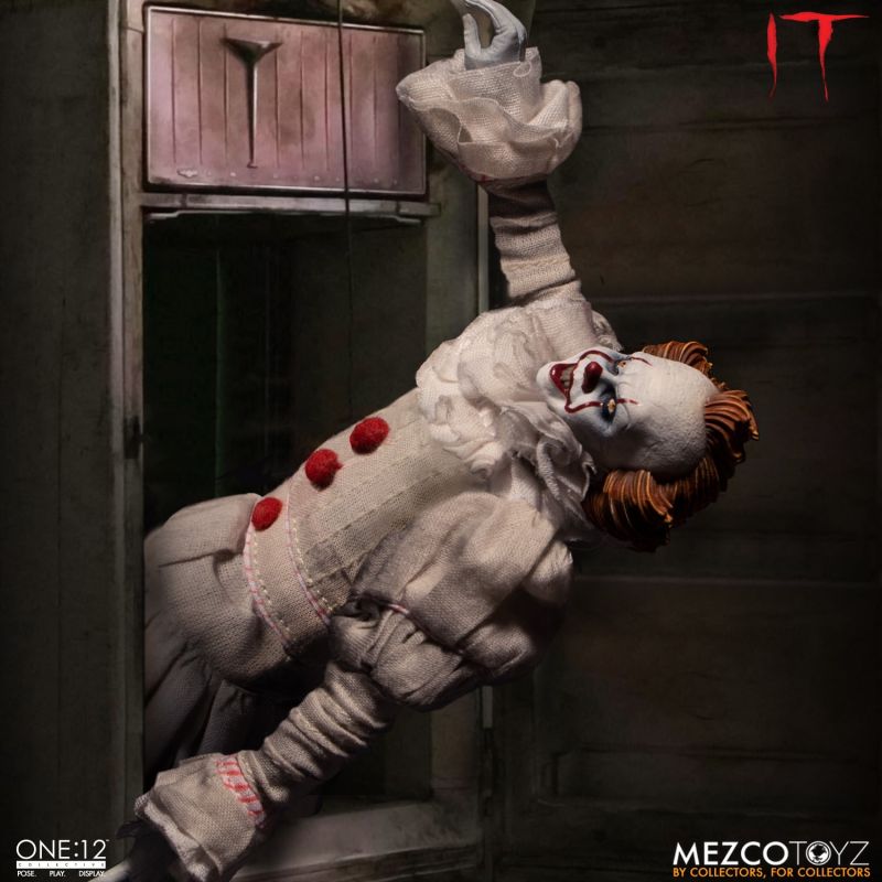 Mezco One:12 PENNYWISE IT SIX INTERCHANGEABLE HANDS 
