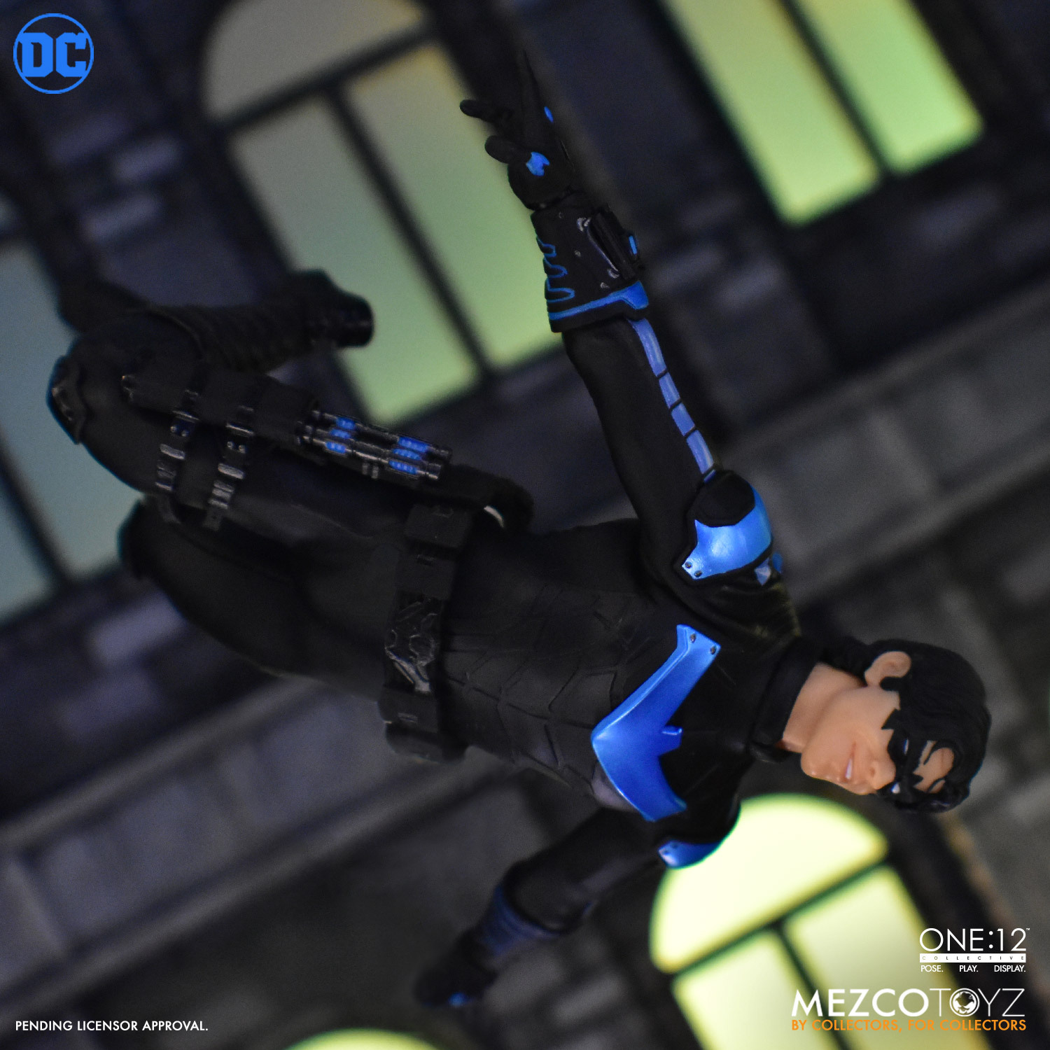 One:12 Collective Nightwing | Mezco Toyz
